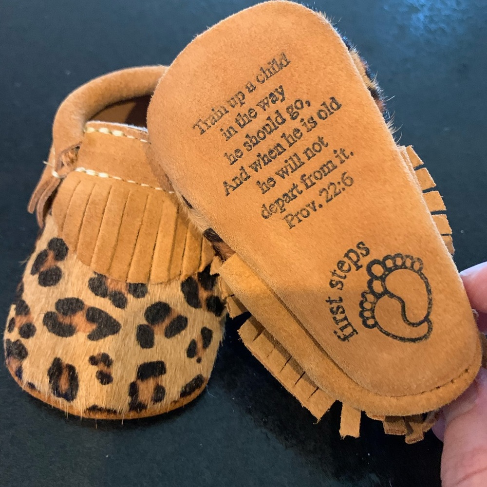Baby’s first steps leopard moccasins